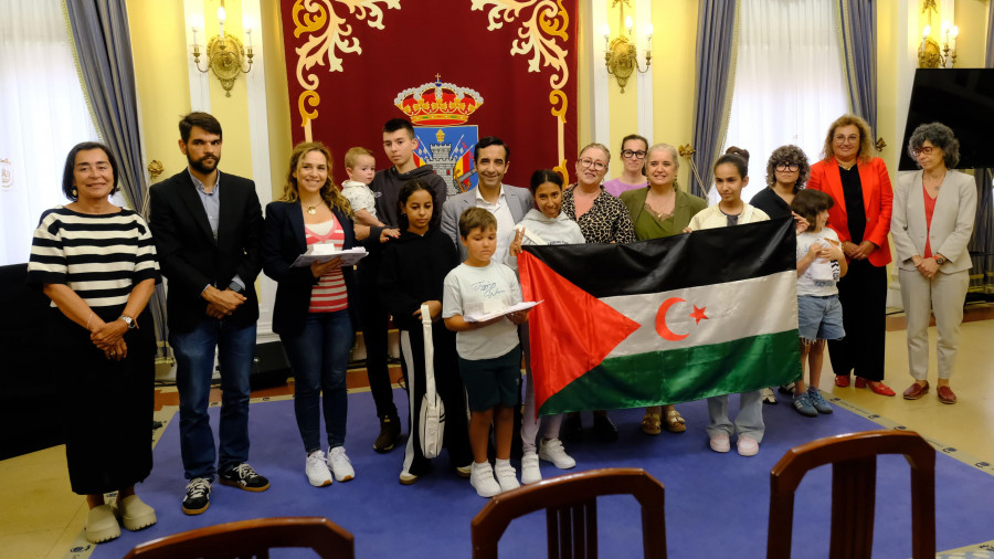 Ferrol recibiu ás nenas saharauis que pasan este verán na cidade naval