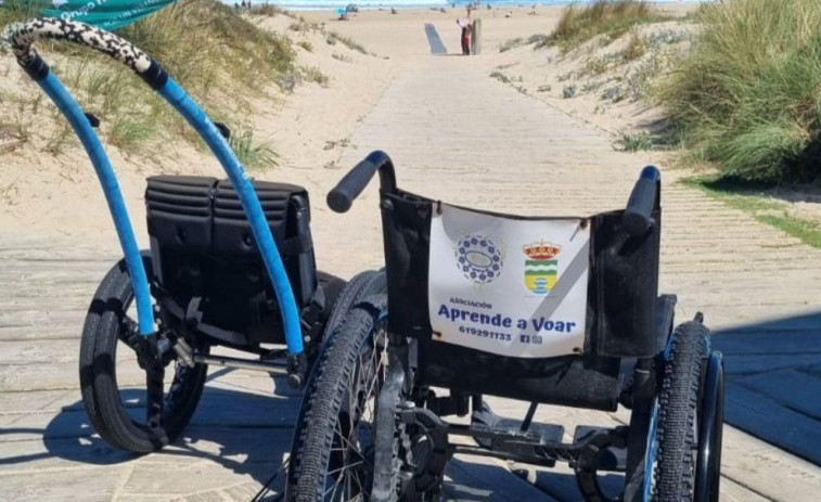 A Frouxeira, en Valdoviño, más accesible con dos sillas autopropulsadas para el baño
