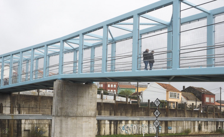 Evitan que un hombre se arroje a la vía del tren en Ferrol