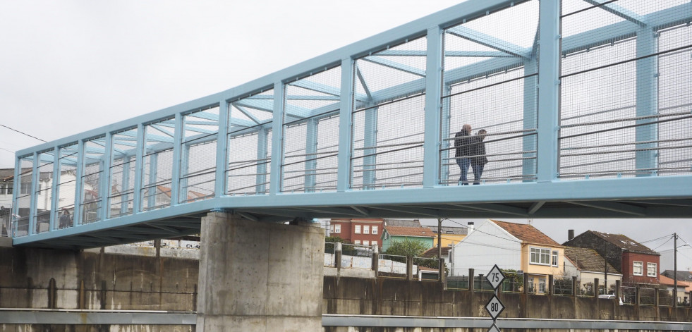 Evitan que un hombre se arroje a la vía del tren en Ferrol