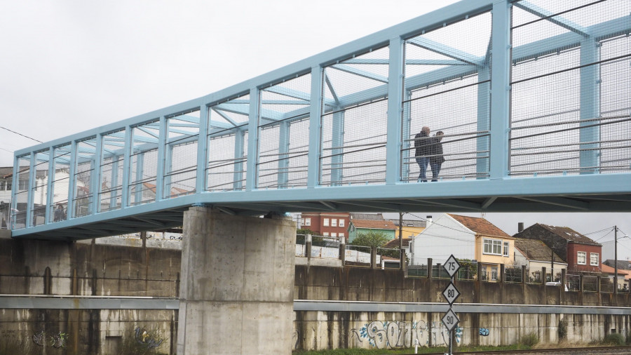 Evitan que un hombre se arroje a la vía del tren en Ferrol