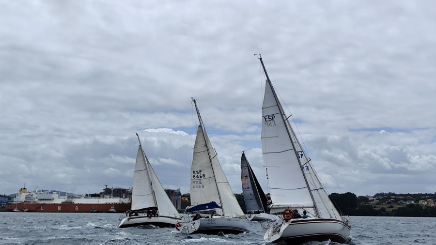 El “Golfiño” vence en la Regata del Golfo Ártabro