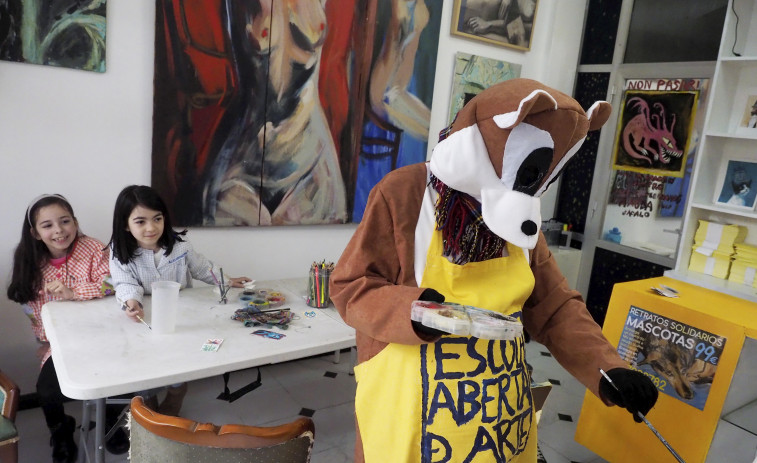 El campamento de verano de la Escola Aberta de Arte anima a divertirse en las mañanas de agosto por Ferrol