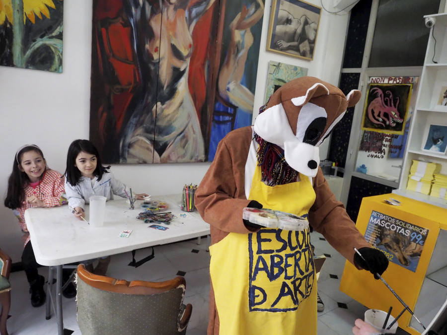 El campamento de verano de la Escola Aberta de Arte anima a divertirse en las mañanas de agosto por Ferrol