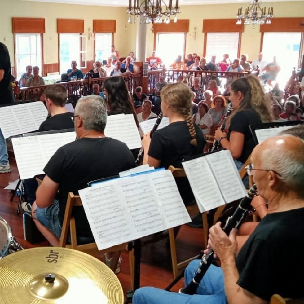 O concerto da banda de música de Xábrega volve a Ares nas datas previas ao Día da Patria