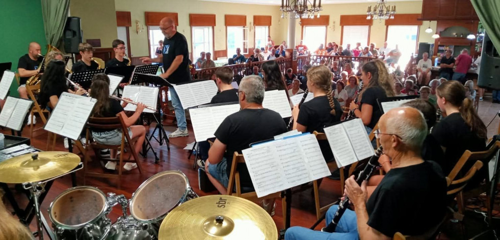 O concerto da banda de música de Xábrega volve a Ares nas datas previas ao Día da Patria