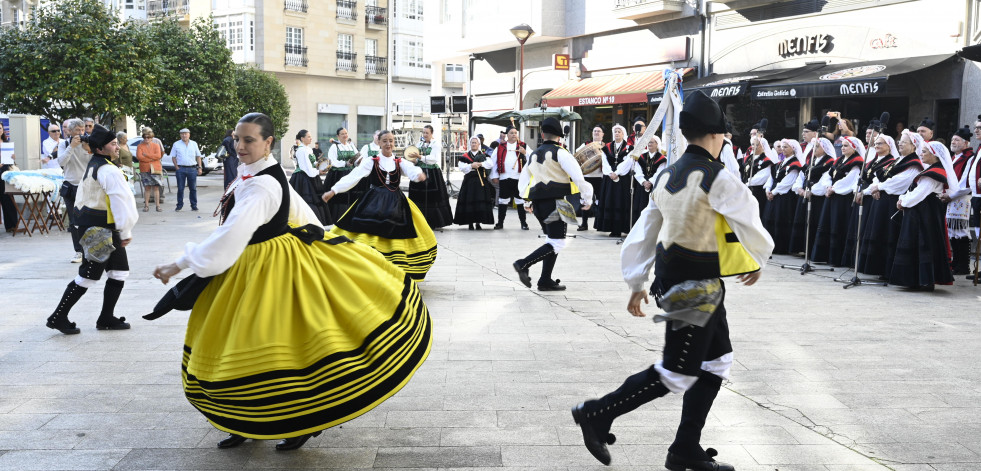A ofrenda floral polo 25 de Xullo en Ferrol, en imaxes
