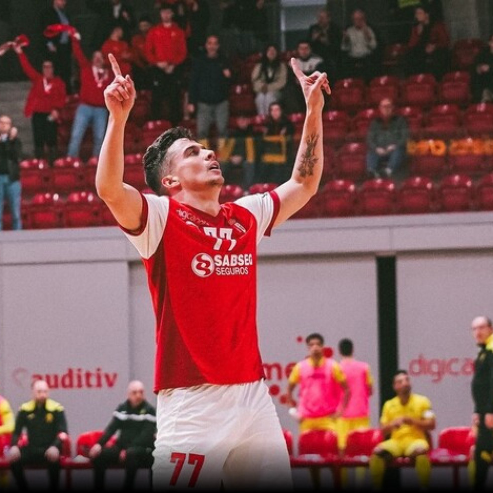 O Parrulo Ferrol incorpora al ala brasileño Gabriel Penezio