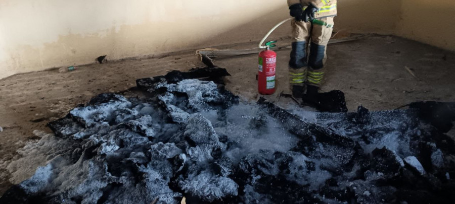 Un conato de incendio en San Cristóbal moviliza a los bomberos de Ferrol
