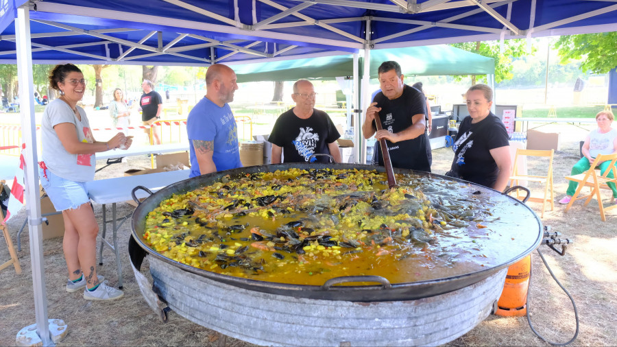 El arroz con garrafón de Ares triunfó por “terra, mar e aire”