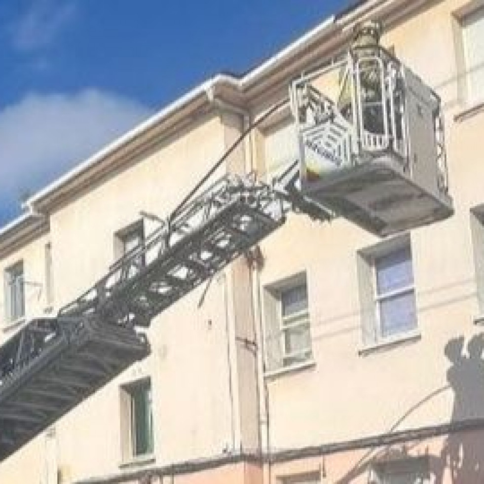 Un desprendimiento en el barrio de San Pablo moviliza a los bomberos de Ferrol