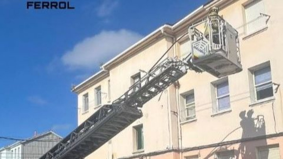 Un desprendimiento en el barrio de San Pablo moviliza a los bomberos de Ferrol