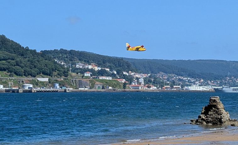 Sorpresa por un hidroavión que sobrevoló este sábado la ría de Ferrol