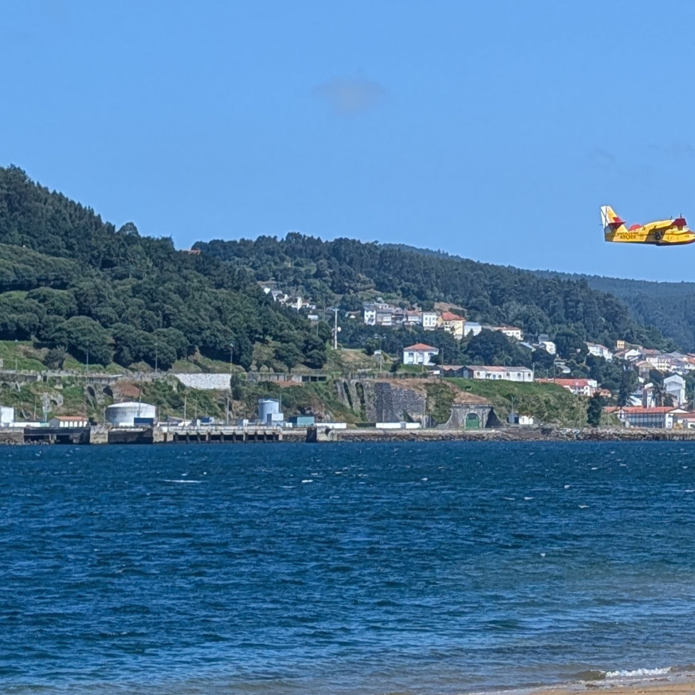 Sorpresa por un hidroavión que sobrevoló este sábado la ría de Ferrol