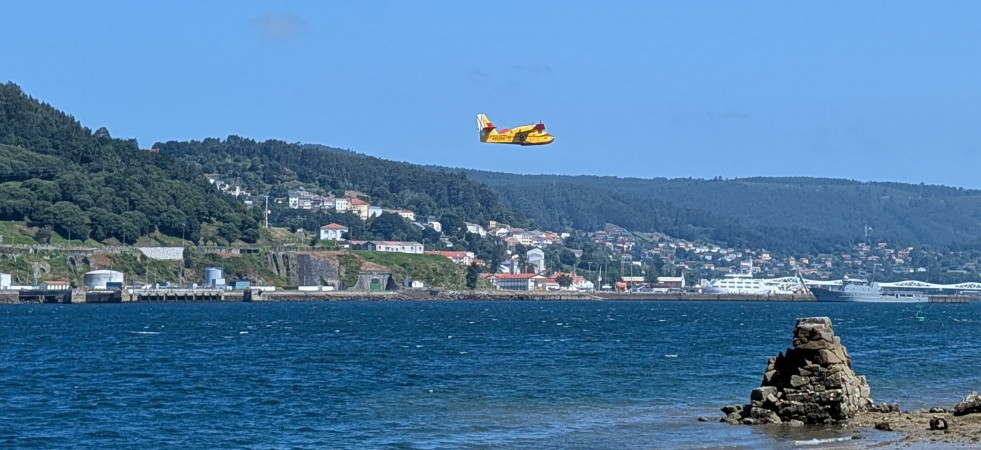 Sorpresa por un hidroavión que sobrevoló este sábado la ría de Ferrol