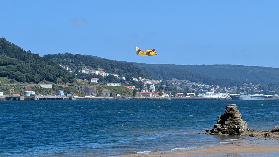 Sorpresa por un hidroavión que sobrevoló este sábado la ría de Ferrol