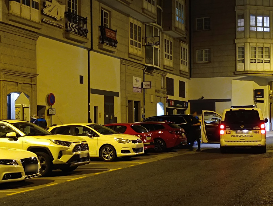 Detenidos dos individuos por un presunto robo de un teléfono en Ferrol