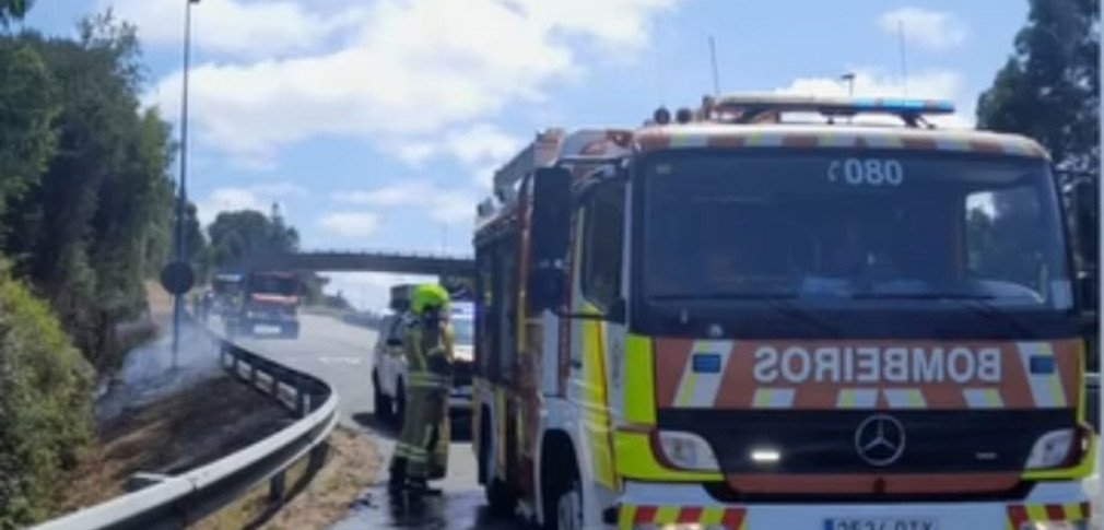 El Speis de Narón y la brigada forestal apagan un conato de incendio en el entorno de O Couto