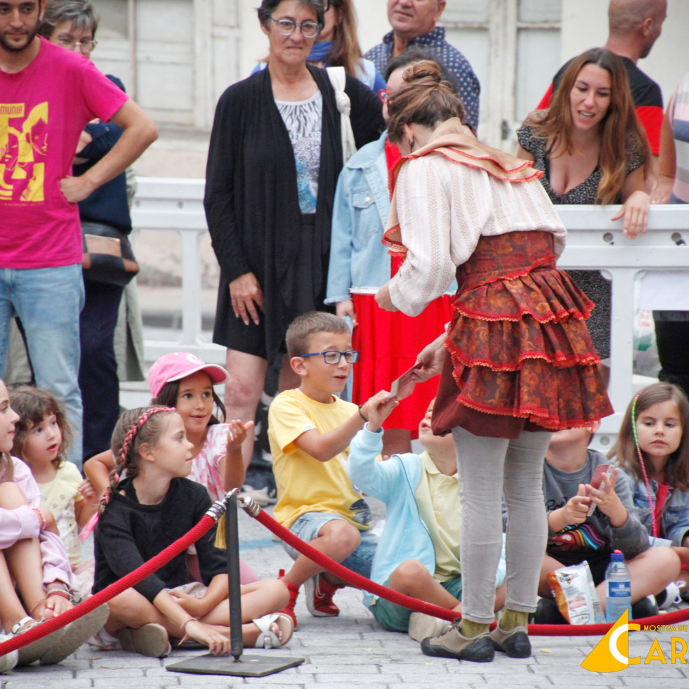 A Mostra de Teatro Galego toma as rúas de Cariño e innova con actuacións en lingua de signos
