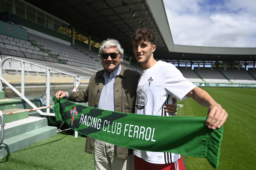 Azael, talento gallego para el Racing con las ideas claras