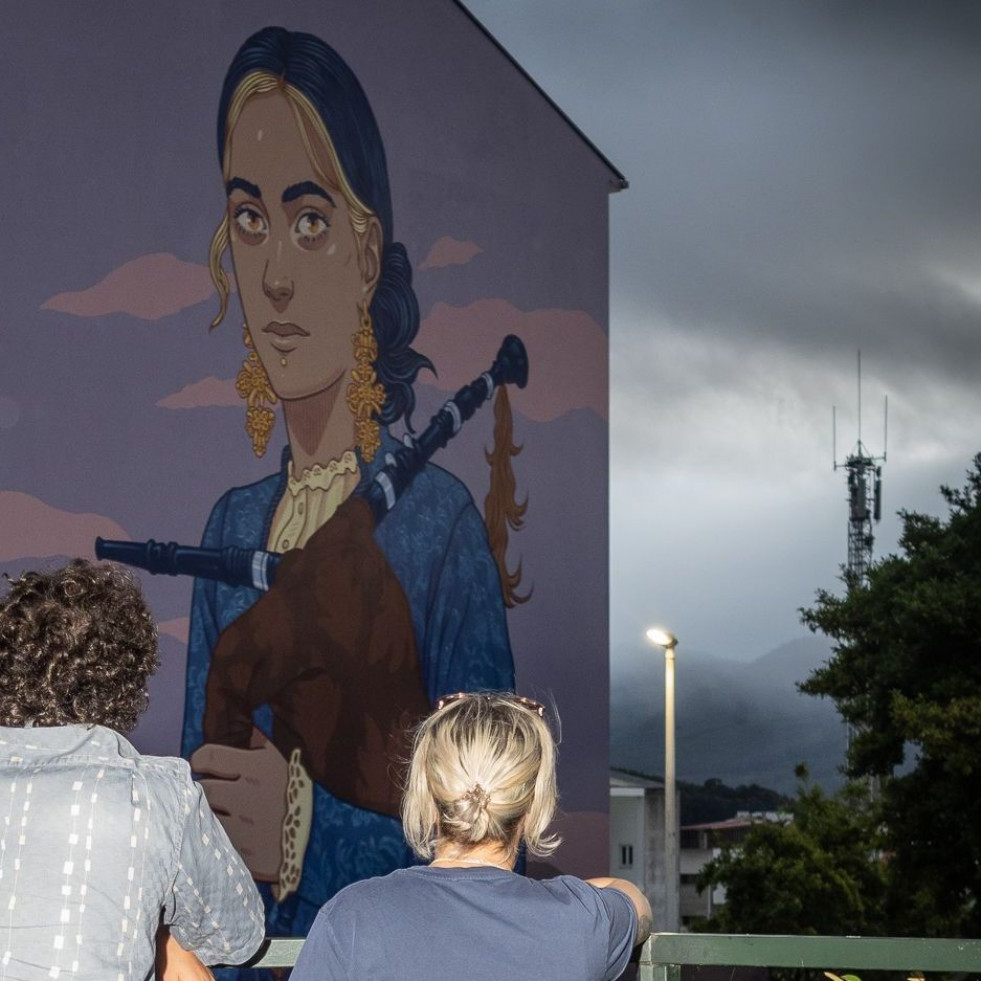 Ortigueira se rinde a su Ghaiteira, obra de Cristian F. Caruncho y Lidia Cao