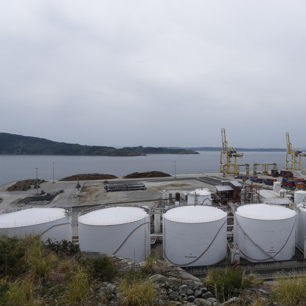 Una empresa planea fabricar graneles líquidos renovables en el puerto exterior de Ferrol