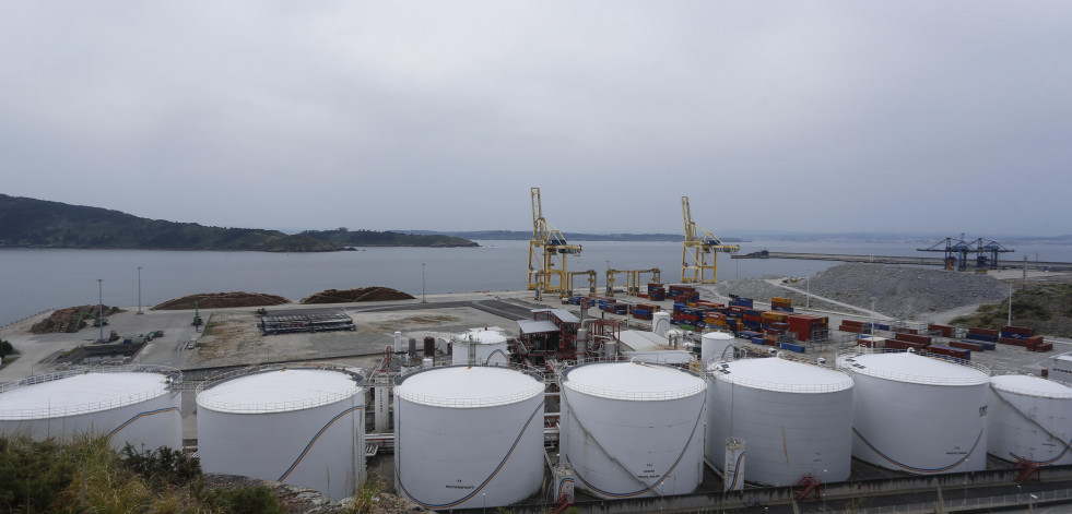Una empresa planea fabricar graneles líquidos renovables en el puerto exterior de Ferrol