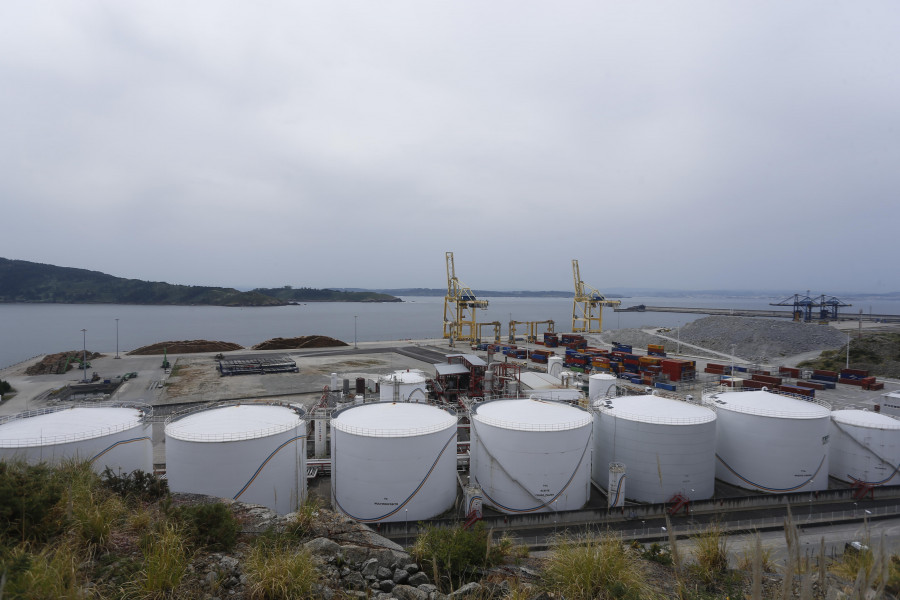 Una empresa planea fabricar graneles líquidos renovables en el puerto exterior de Ferrol