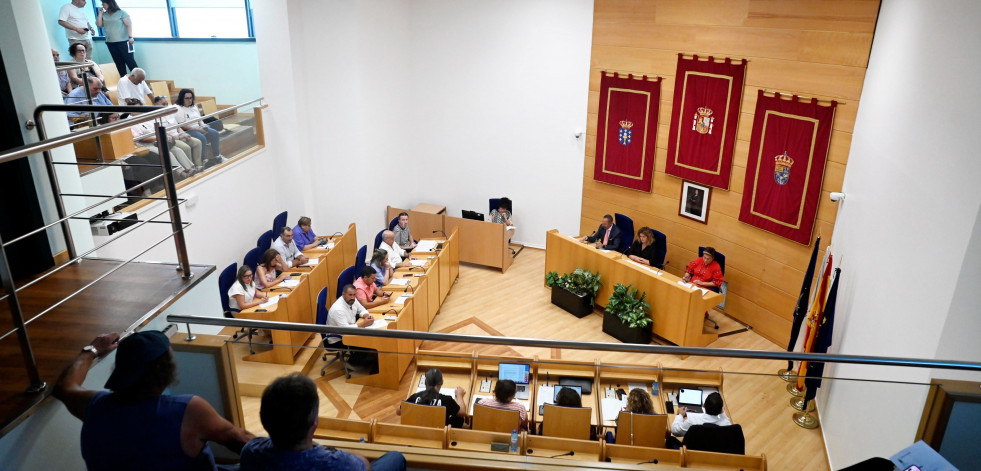 La corporación naronesa aprueba la paralización de las obras de la cementera ubicada en Castro