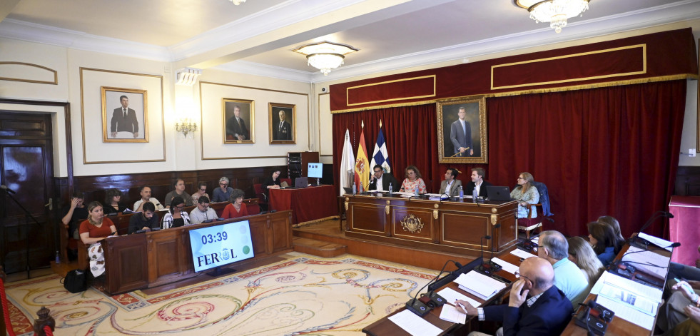La corporación despide julio con un pleno cargado de reproches pero con pocos acuerdos