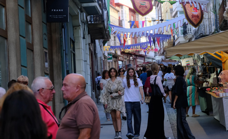 Ferrol Vello revive su pasado medieval con la apertura del tradicional mercado