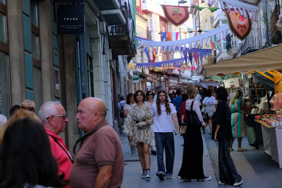 Ferrol Vello revive su pasado medieval con la apertura del tradicional mercado