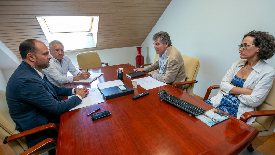 Pontedeume y Portos de Galicia analizan la posible reversión de terrenos sin uso portuario