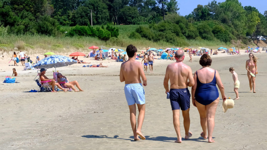 La falta de servicio de socorrismo y megafonía preocupa a los usuarios de la playa de Seselle
