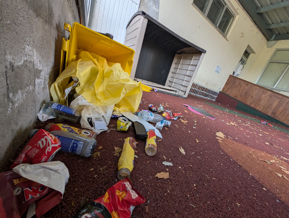 Actos vandalicos CPI San Sadurniño (1)