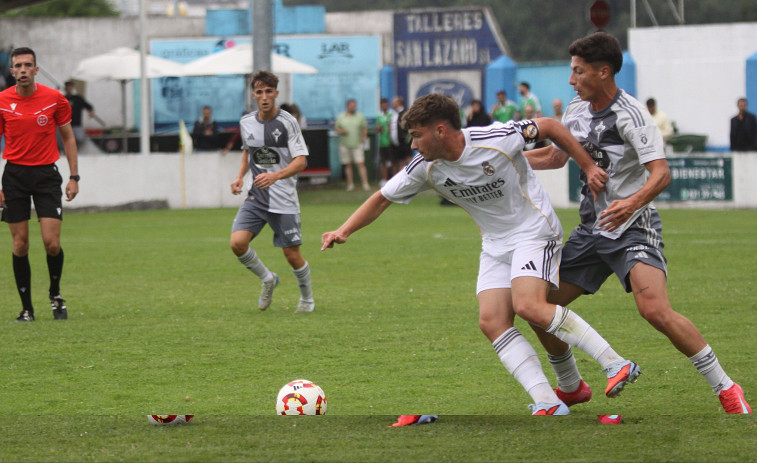 El Racing de Ferrol no puede culminar su mejoría (2-1)