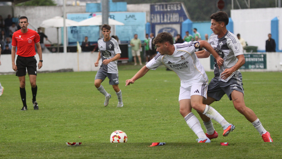 El Racing de Ferrol no puede culminar su mejoría (2-1)