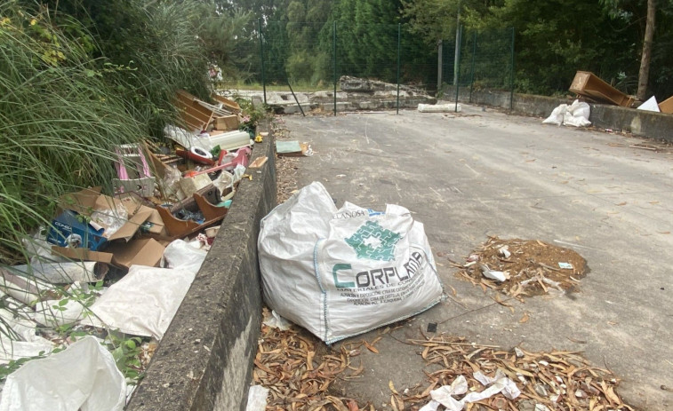 Crecen los vertidos incontrolados en Narón junto a la cementera de As Lagoas