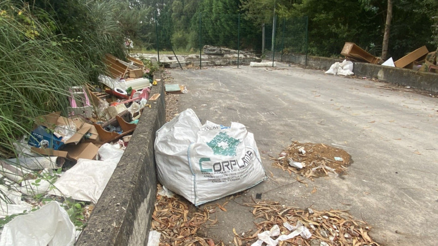 Crecen los vertidos incontrolados en Narón junto a la cementera de As Lagoas