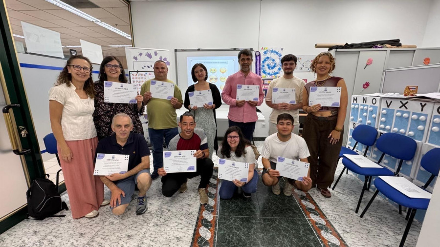 La formación en lengua de signos se amplió en el mes de julio en Ferrolterra