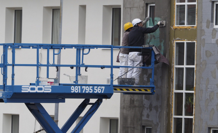 Ferrol es la única de las siete urbes en las que no se destruye empleo