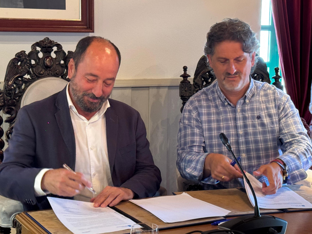 Ortigueira Turismo de Natureza sendeiro de Devesos firma convenio (1)