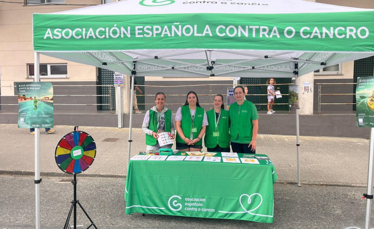 La AECC sale a la calle para concienciar sobre los peligros del sol en plena época estival