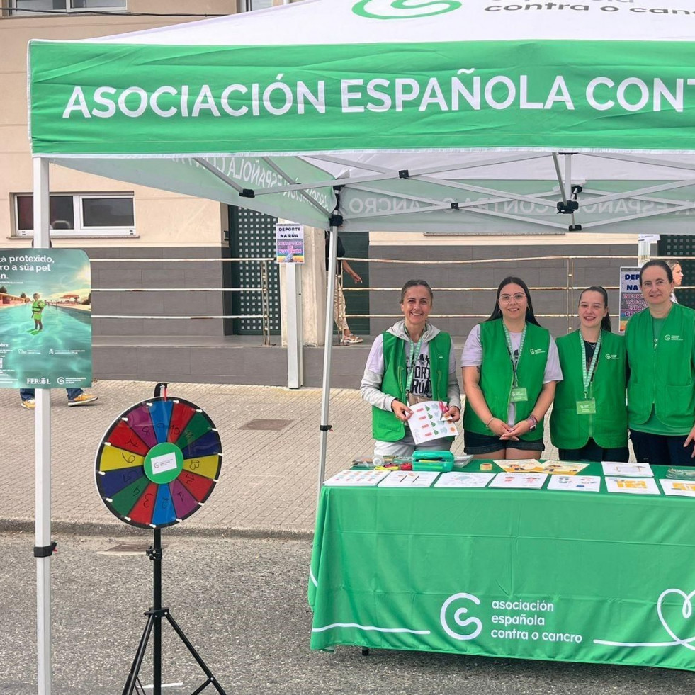 La AECC sale a la calle para concienciar sobre los peligros del sol en plena época estival