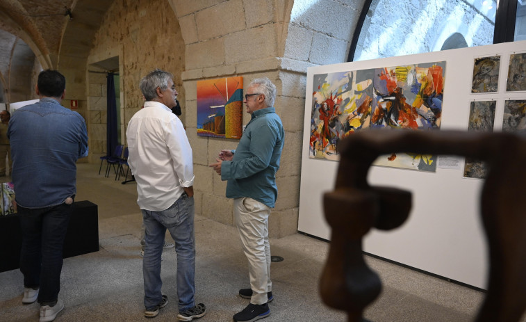 La visita guiada a la exposición que une Galicia y Portugal cambia el vermú por arte en Exponav