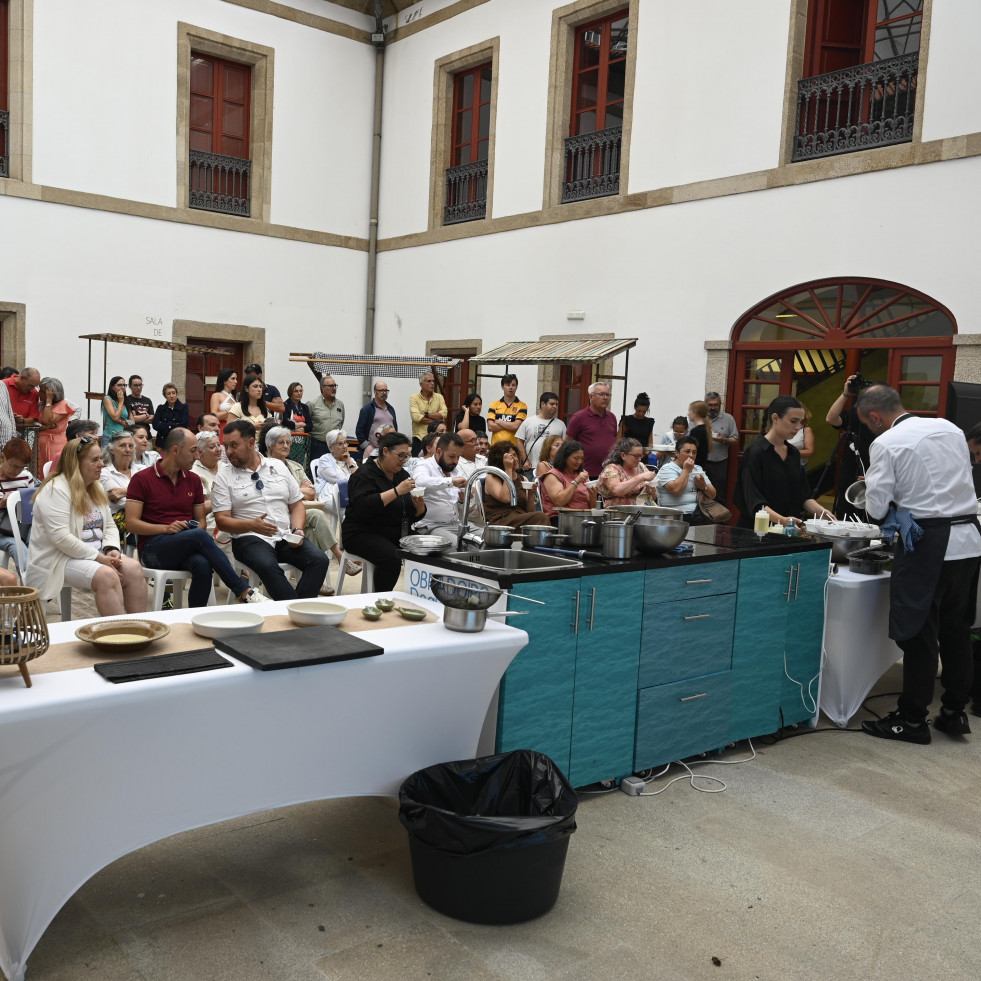 La almeja rubia se exalta en el Centro Torrente Ballester con su degustación en cinco recetas