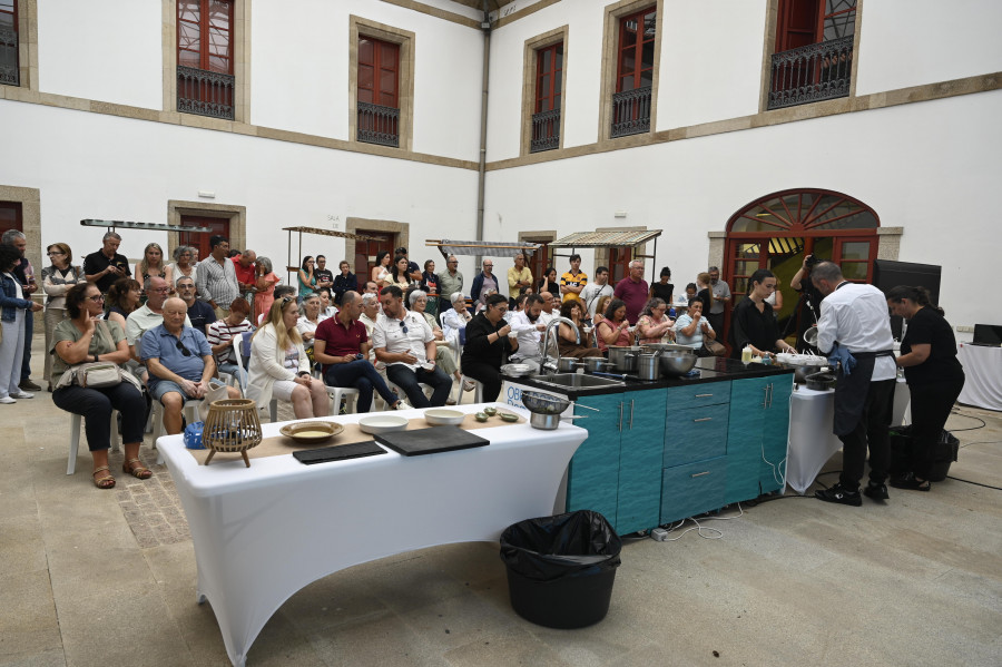 La almeja rubia se exalta en el Centro Torrente Ballester con su degustación en cinco recetas