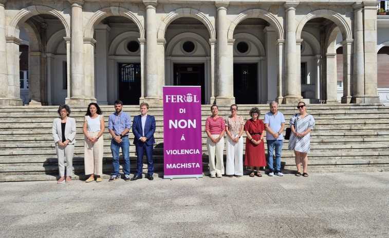 La corporación guarda un minuto de silencio por la última víctima de violencia de género en Badajoz