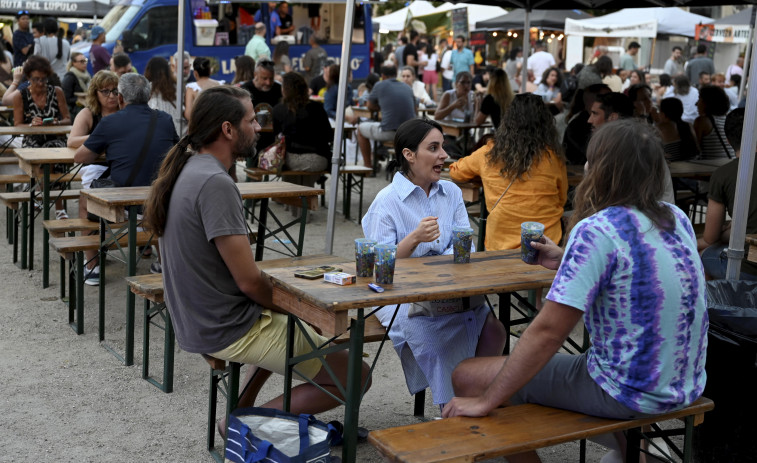 Segundo día de feria de la cerveza artesana con la música de Plan de fuga