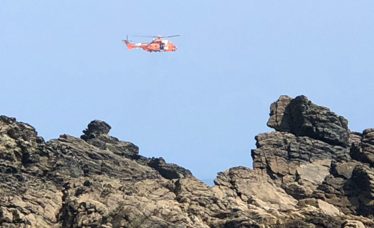 Evacúan en helicóptero a un hombre que se cayó en las rocas de Lumebó, en Ferrol